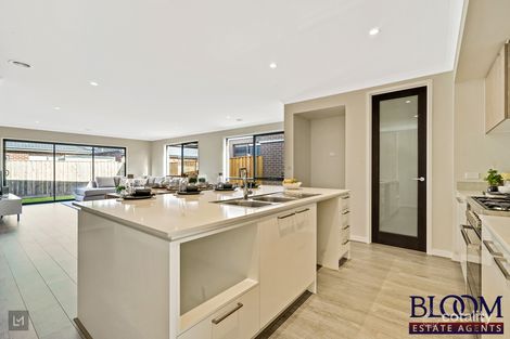Property photo of 25 Lumley Circuit Werribee VIC 3030