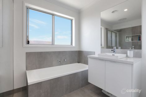 Property photo of 18 Gat Sing Way Dennington VIC 3280