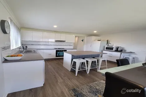 Property photo of 4 Rialto Avenue Cranbourne North VIC 3977