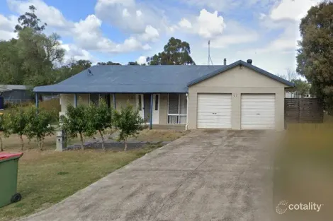 27 Cunliffe St, Oakey, QLD 4401