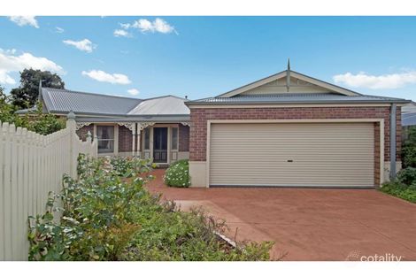 8 Valerie Cl, Mount Martha, VIC 3934