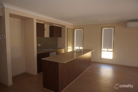 Property photo of 35 Royaloak Crescent Cranbourne East VIC 3977