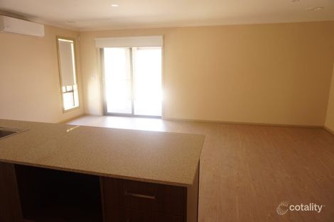 Property photo of 35 Royaloak Crescent Cranbourne East VIC 3977
