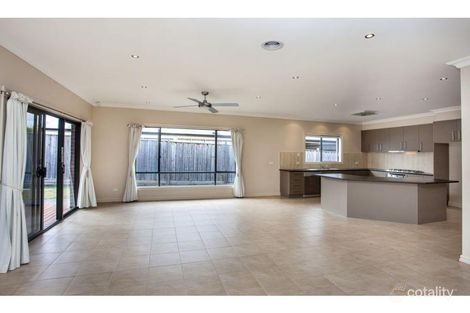 Property photo of 35 Ultimo Walk Taylors Hill VIC 3037