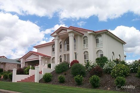 15 Boyd Tce, Brookfield, QLD 4069