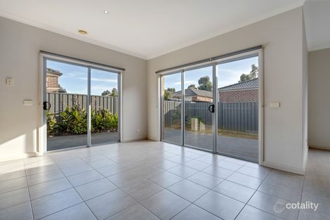 Property photo of 30 Spirited Circuit Craigieburn VIC 3064