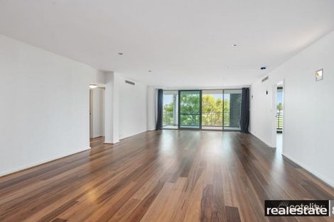 2/132 Terrace Rd, Perth, WA 6000