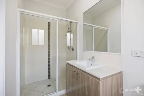 Property photo of 21 Maurie Pears Crescent Pimpama QLD 4209