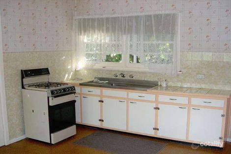 Property photo of 27 Surrey Road Mount Waverley VIC 3149
