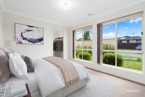 Property photo of 2 Doonie Way Pakenham VIC 3810