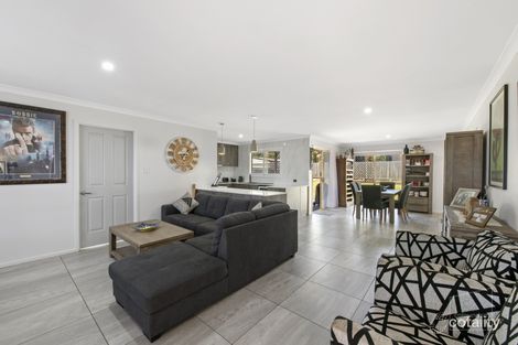 Property photo of 3 Village Way Little Mountain QLD 4551
