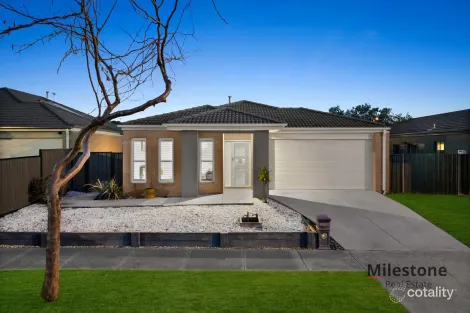 36 Fleuve Rise, Clyde North, VIC 3978