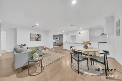 Property photo of 36 Fleuve Rise Clyde North VIC 3978