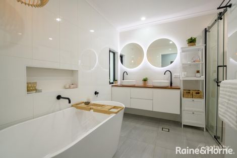 Property photo of 18 Cedrela Street Kin Kora QLD 4680