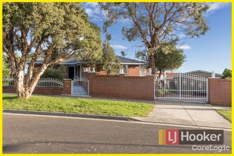 Property photo of 1 Endeavour Crescent Endeavour Hills VIC 3802