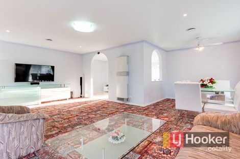 Property photo of 1 Endeavour Crescent Endeavour Hills VIC 3802