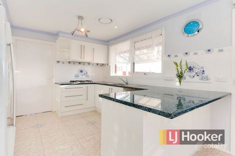 Property photo of 1 Endeavour Crescent Endeavour Hills VIC 3802