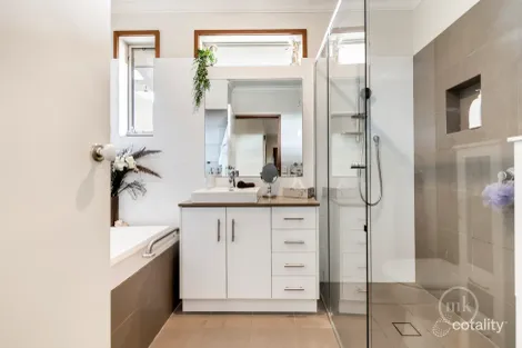 Property photo of 194 Nepean Street Greensborough VIC 3088