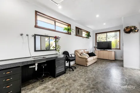 Property photo of 194 Nepean Street Greensborough VIC 3088