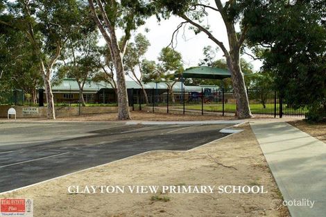 Property photo of 17 Jinda Road Koongamia WA 6056