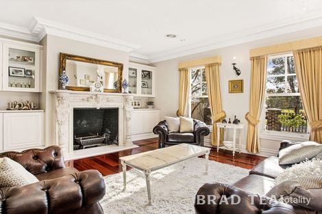 Property photo of 1 Narracan Close Caroline Springs VIC 3023