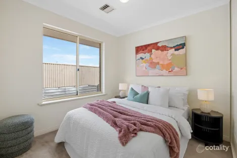 Property photo of 30 Featherstone Circuit Greenwith SA 5125