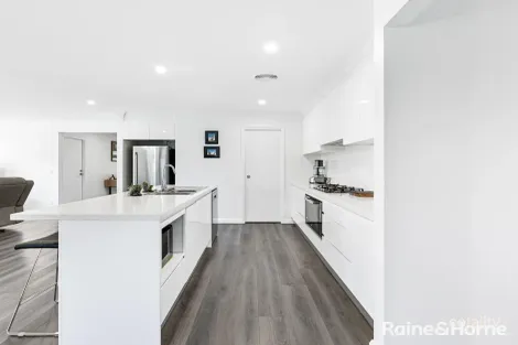 Property photo of 48 Newlands Crescent Kelso NSW 2795