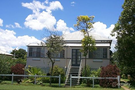 10 Eileen St, Booval, QLD 4304