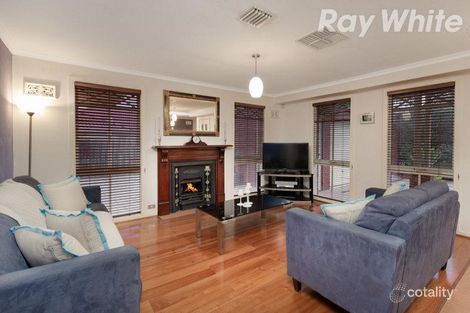 Property photo of 11 Adam Place Mill Park VIC 3082