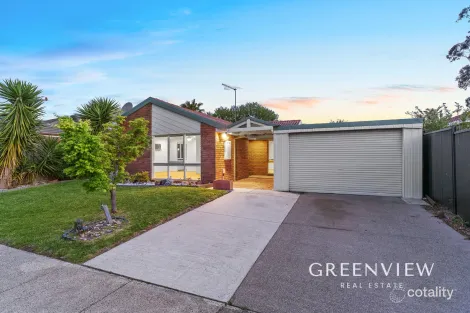 Property photo of 4 Denham Crescent Cranbourne North VIC 3977