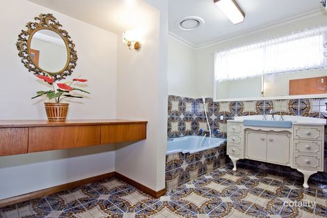 Property photo of 2 Tyrone Street Werribee VIC 3030