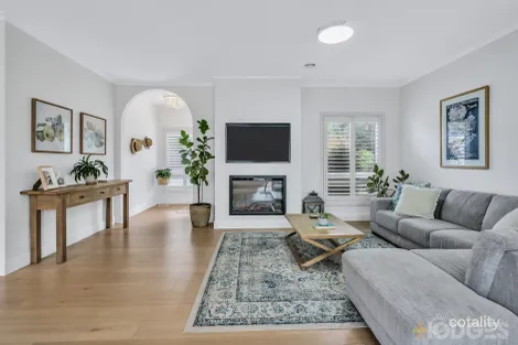 8B TAYLOR ST, PARKDALE, VIC 3195