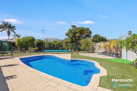 Property photo of 8 Austin Court Cooloongup WA 6168