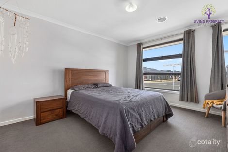Property photo of 11 Hillcrest Parade Tarneit VIC 3029