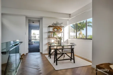 Property photo of 2/11 Beverley Crescent Broadbeach Waters QLD 4218