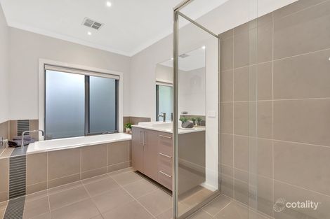 Property photo of 2 Stanhope Crescent South Morang VIC 3752