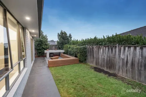 Property photo of 8 Peterborough Drive Doreen VIC 3754