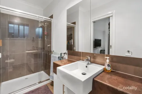 Property photo of 8 Peterborough Drive Doreen VIC 3754