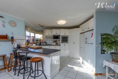 Property photo of 24 La Fontaine Avenue Lavington NSW 2641