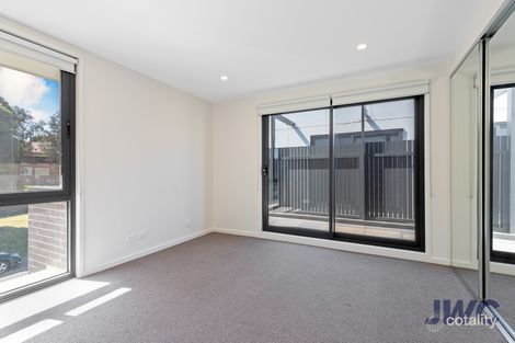 Property photo of 10 Nova Circuit Bundoora VIC 3083