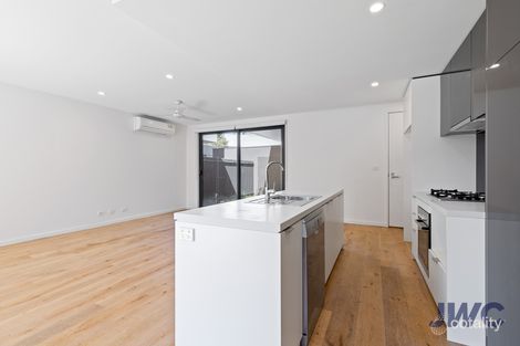 Property photo of 10 Nova Circuit Bundoora VIC 3083