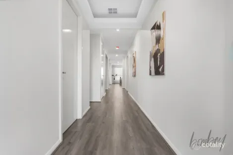 Property photo of 16 Nubeena Crescent Donnybrook VIC 3064