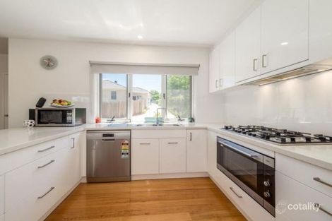 Property photo of 2/34 Hamel Street Box Hill South VIC 3128