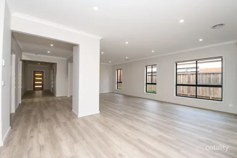 Property photo of 69 Rosehill Boulevard Mickleham VIC 3064