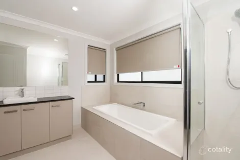 Property photo of 69 Rosehill Boulevard Mickleham VIC 3064