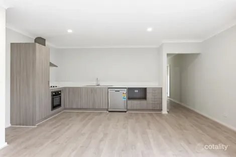Property photo of 27 Tuff Street Werribee VIC 3030
