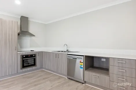 Property photo of 27 Tuff Street Werribee VIC 3030