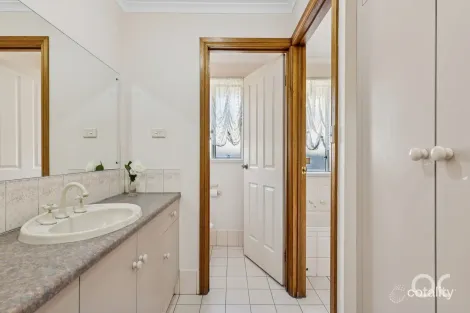 Property photo of 13 Brookdale Close Gilles Plains SA 5086