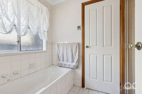 Property photo of 13 Brookdale Close Gilles Plains SA 5086