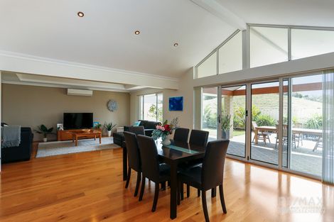Property photo of 33 Windjammer Parkway Jindalee WA 6036